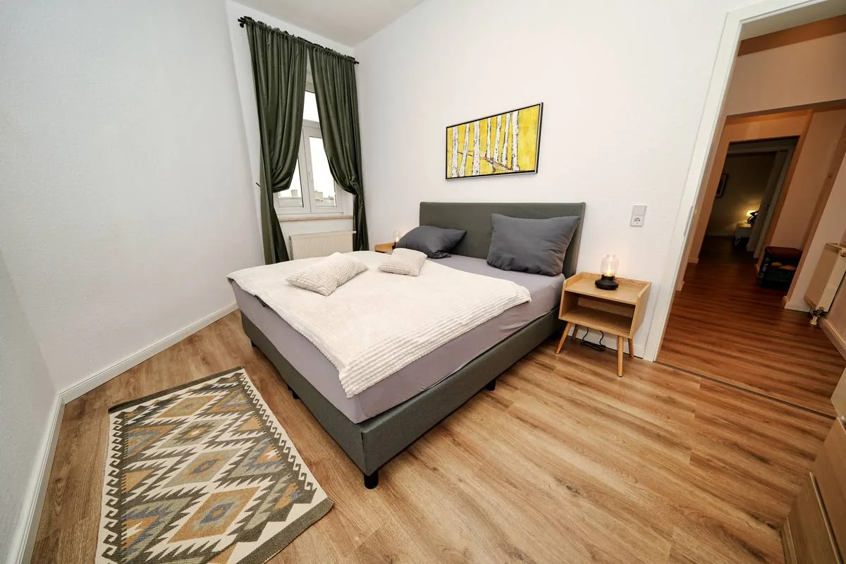 Schlafbereich im möblierten Apartment in Magdeburg
