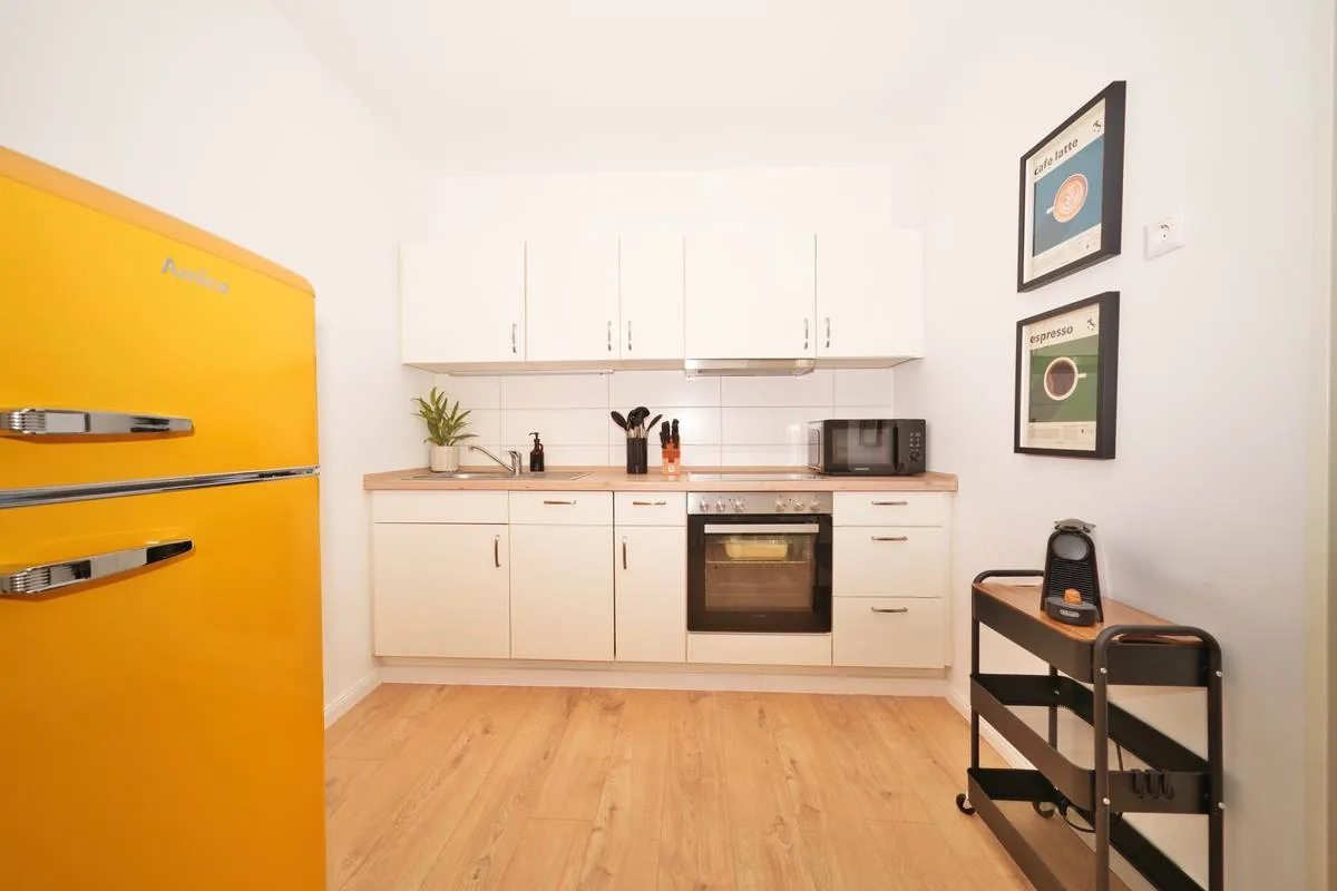 Voll ausgestattete Küche im Apartment in Magdeburg